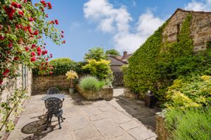 Courtyard garden- click for photo gallery
